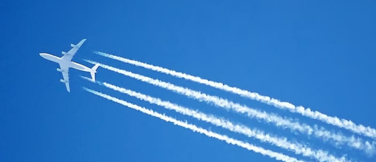 airplane contrails