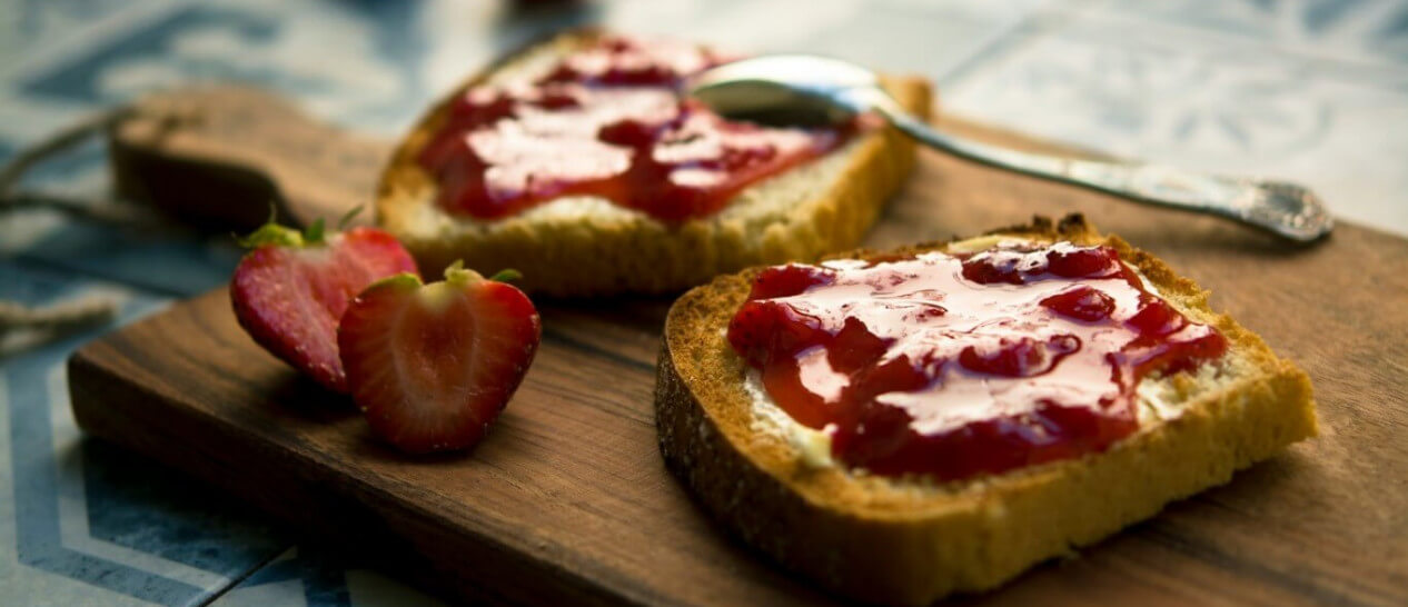 toasted bread with strawberry marmelade