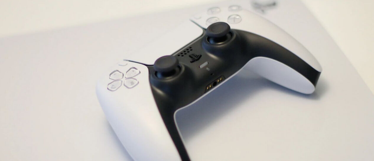 white ps5 dualsense controller