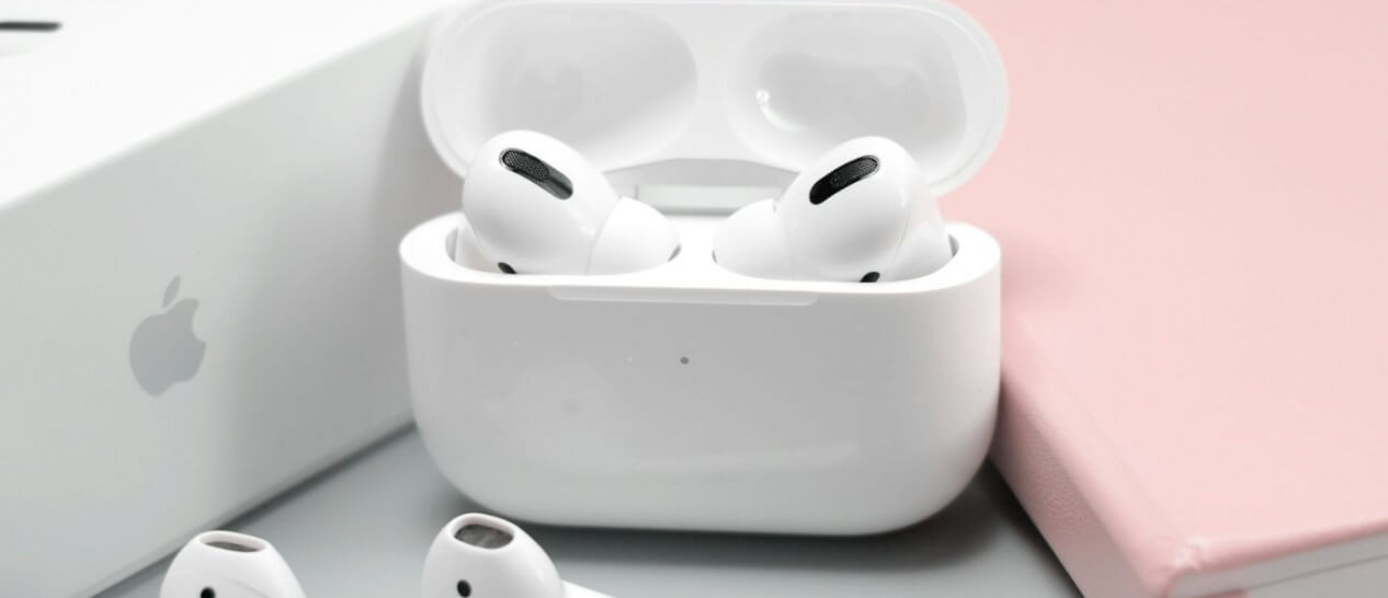 airpods with charging case