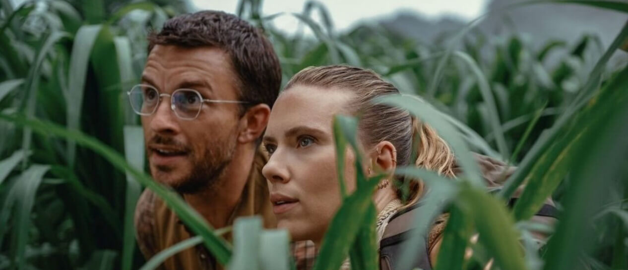 Scarlett Johansson & Jonathan Bailey in Jurassic World Rebirth