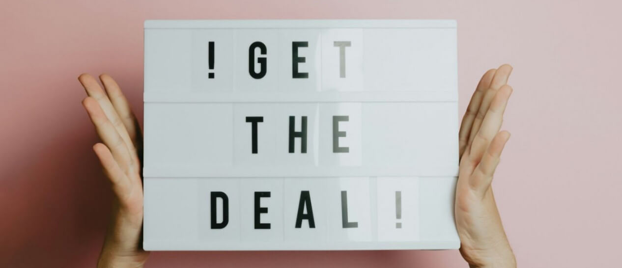 Black Friday 2024 get the deal sign