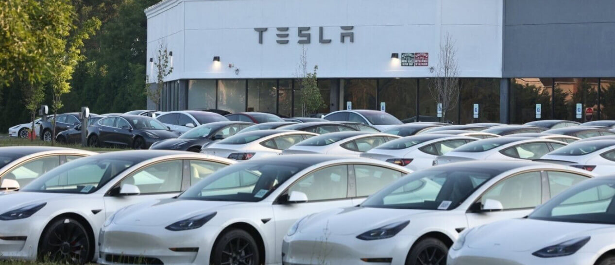 Άσχημα μαντάτα για την TESLA καθώς κατέγραψε πτώση στις πωλήσεις της για πρώτη φορά έπειτα από δέκα χρόνια