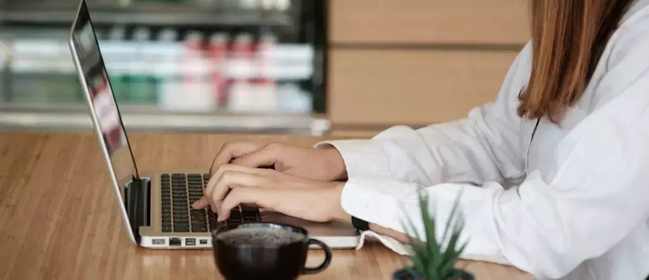 Φέτος τον Σεπτέμβριο αγόρασε νέο laptop με τα σούπερ deals του ΓΕΡΜΑΝΟΥ