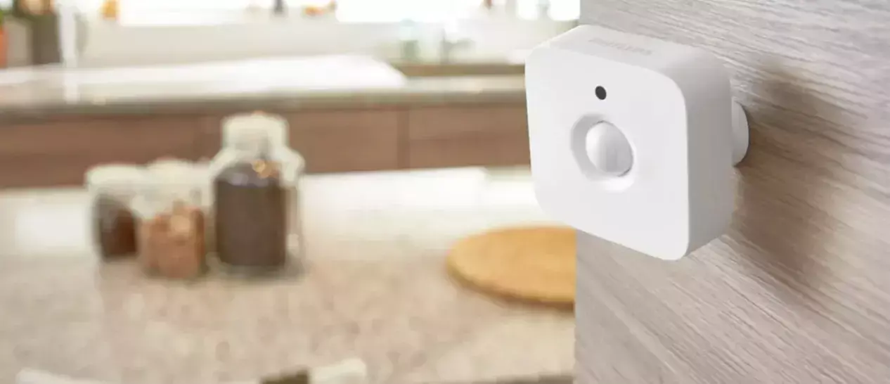 Εικόνα ενός οικιακού χώρου με smart συσκευές και λειτουργίες