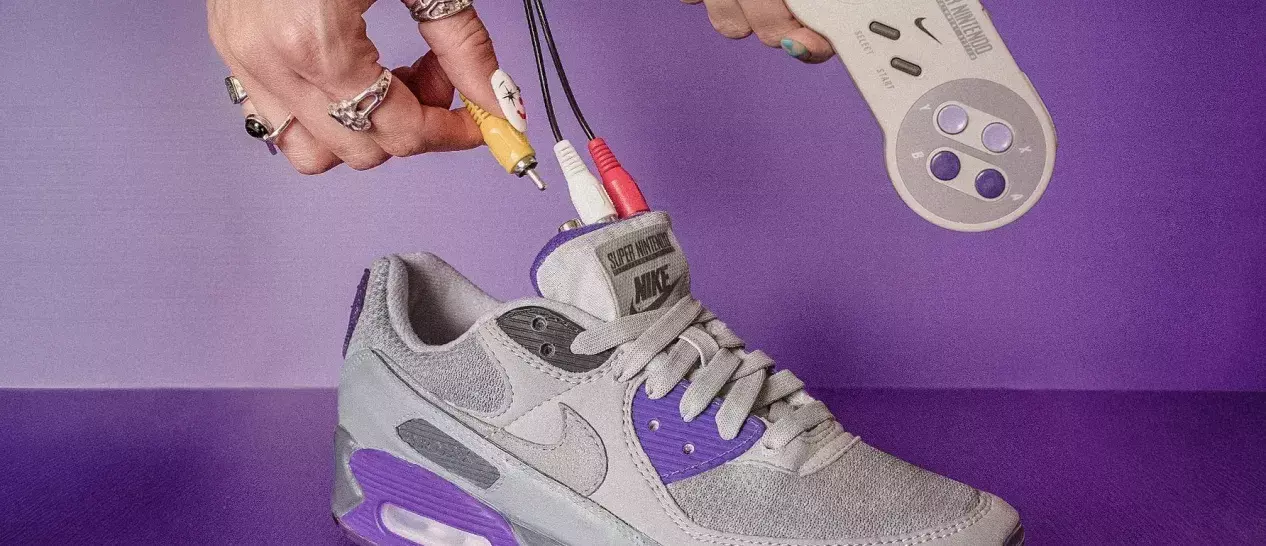 Η λειτουγική ρετρό κονσόλα που βρίσκεται μέσα σε παπούτσια NIKE Air Max 90