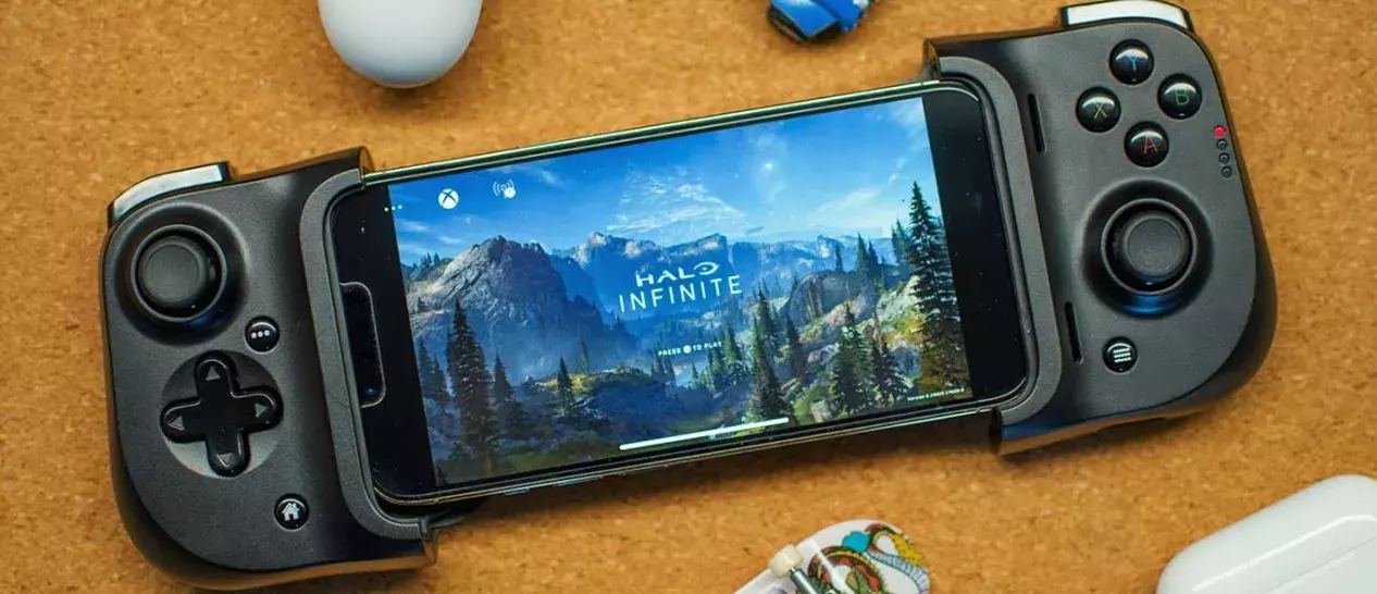 Παίκτης streamάρει το Halo στο smartphone του