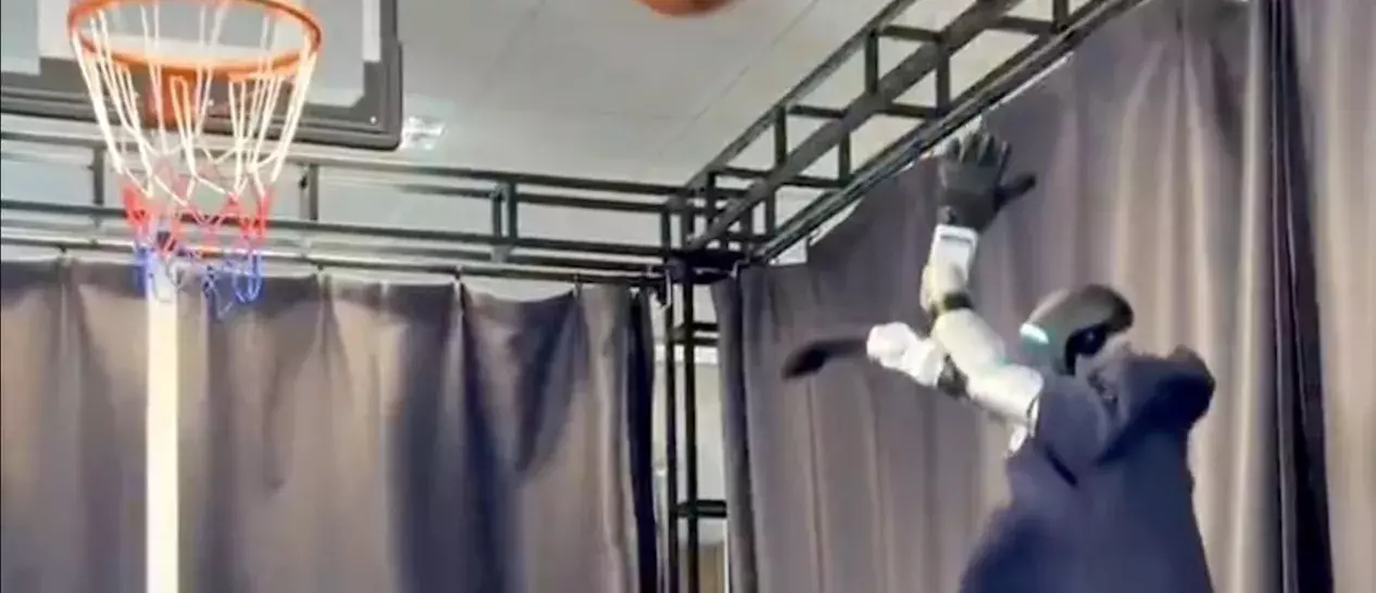 Ερευνητές του Χονγκ Κονγκ εκπαιδεύουν ανθρωποειδές ρομπότ να σουτάρει στο καλάθι