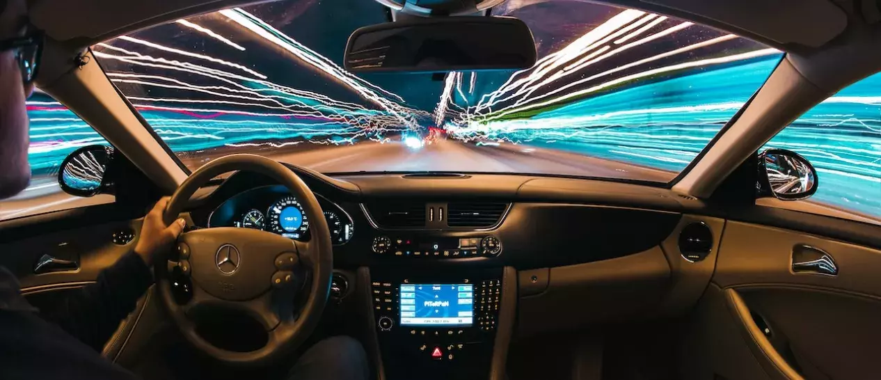 Ένα αυτόνομο όχημα κινείται χωρίς ανθρώπινη παρέμβαση στους δρόμους της Κίνας