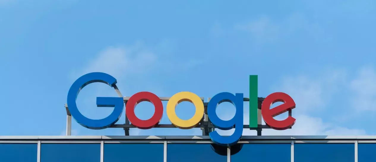 Πρόστιμο 890 εκατ. ευρώ στη GOOGLE από την ΕΕ για Search και Play Store