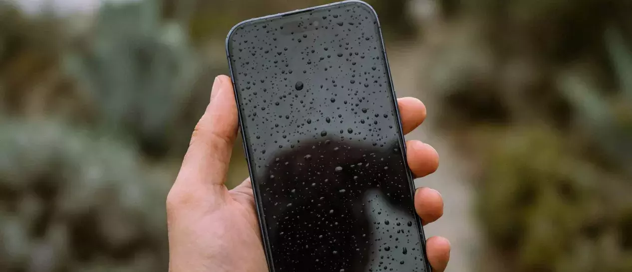 Πώς να προστατεύσεις το smartphone σου από πτώσεις, νερό και φθορές