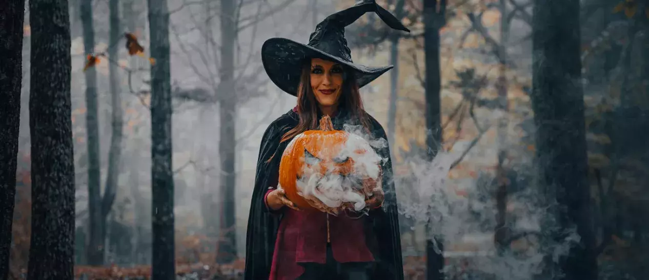 Πέντε στολές για το Halloween και τα gadgets που τις απογειώνουν