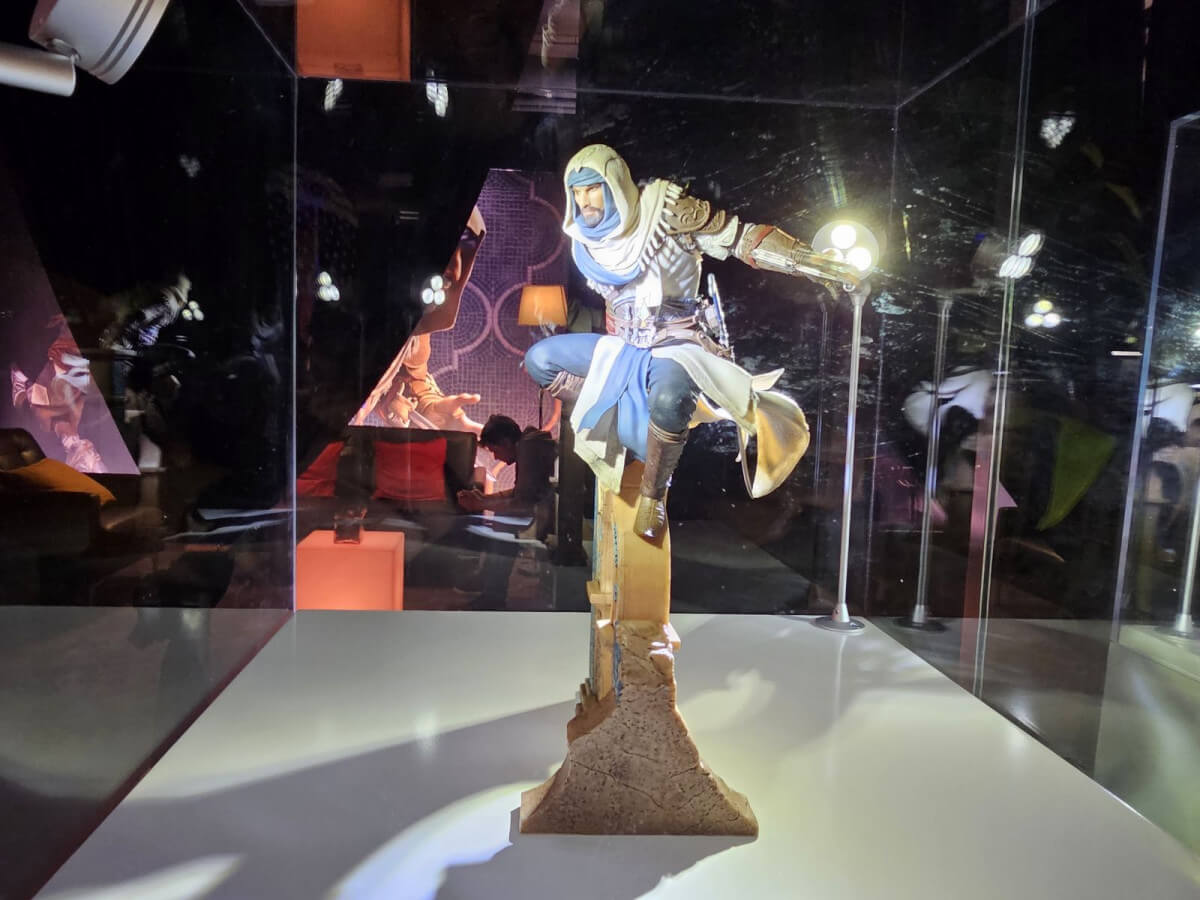 Assasin's Creed statue