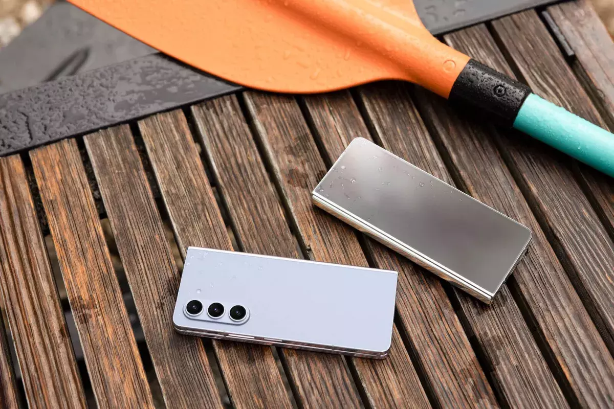 SAMSUNG Galaxy Z Fold5 SAMSUNG Galaxy Z Fold5 back and front