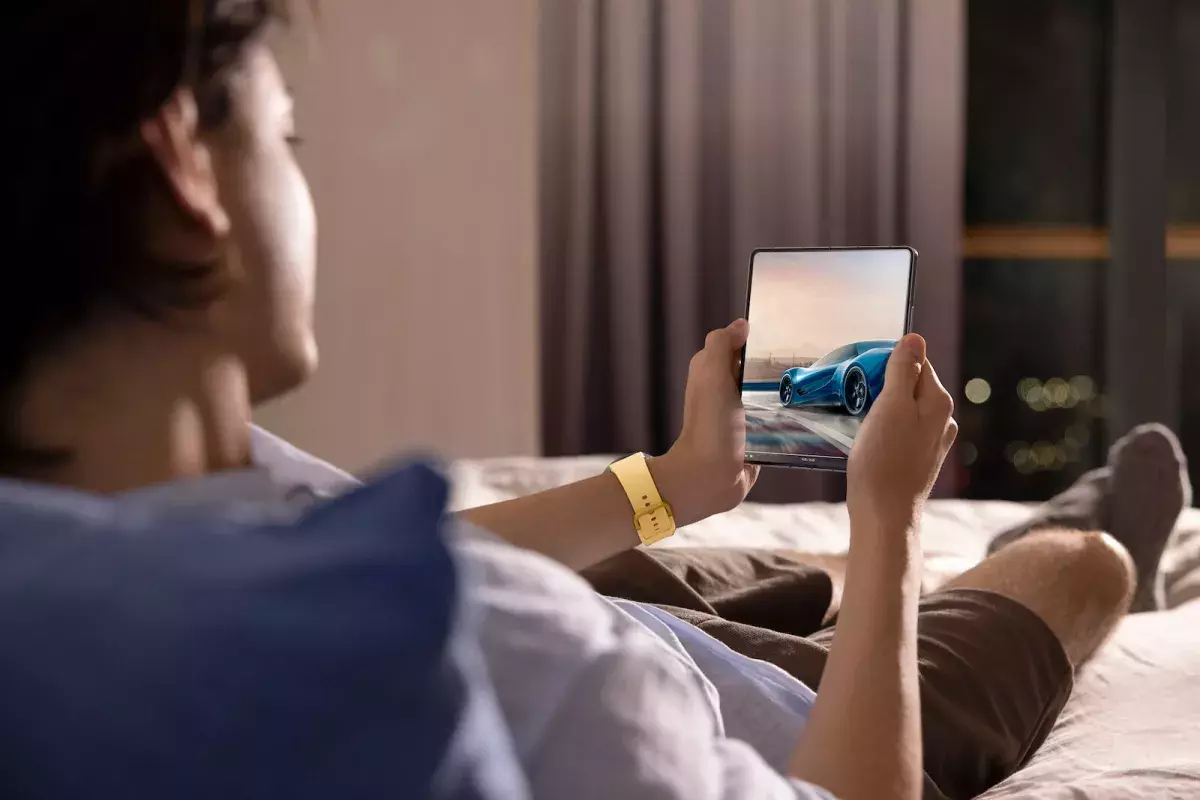 SAMSUNG Galaxy Z Fold5 guy using SAMSUNG Galaxy Z Fold5
