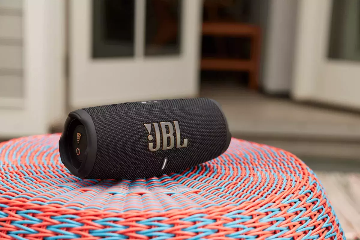 JBL Charge 5 WiFi JBL Charge 5 WiFi on red table