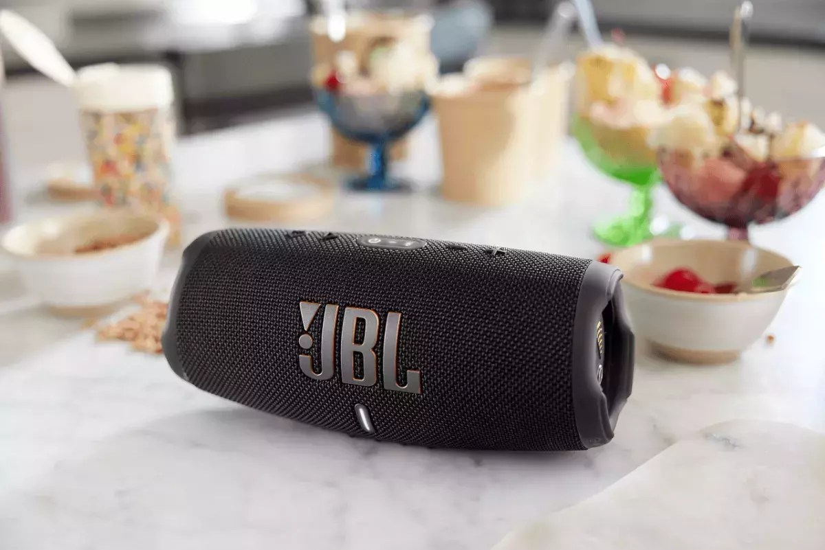 JBL Charge 5 WiFi JBL Charge 5 WiFi on white table