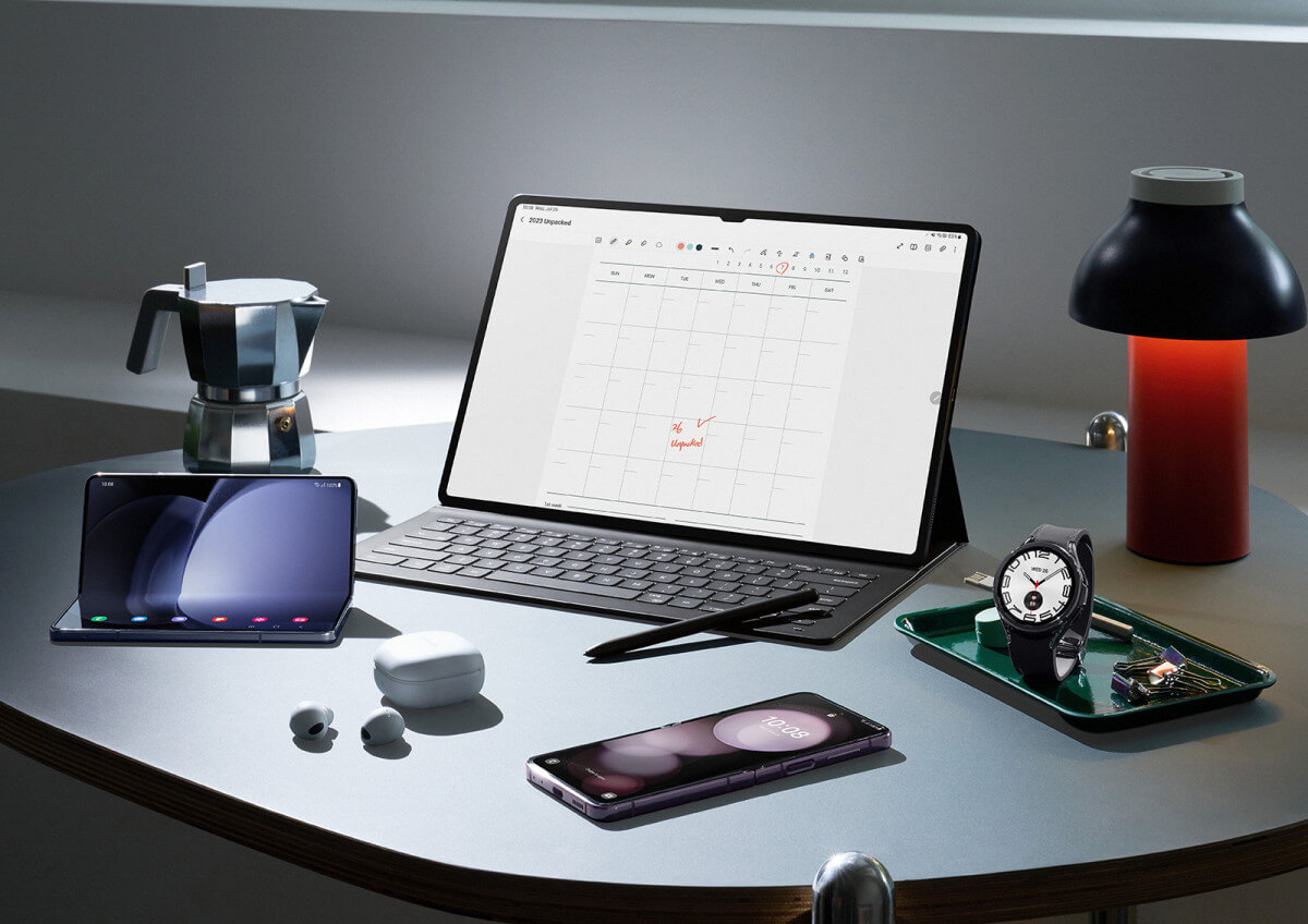 SAMSUNG Galaxy Tab S9 Series on desk