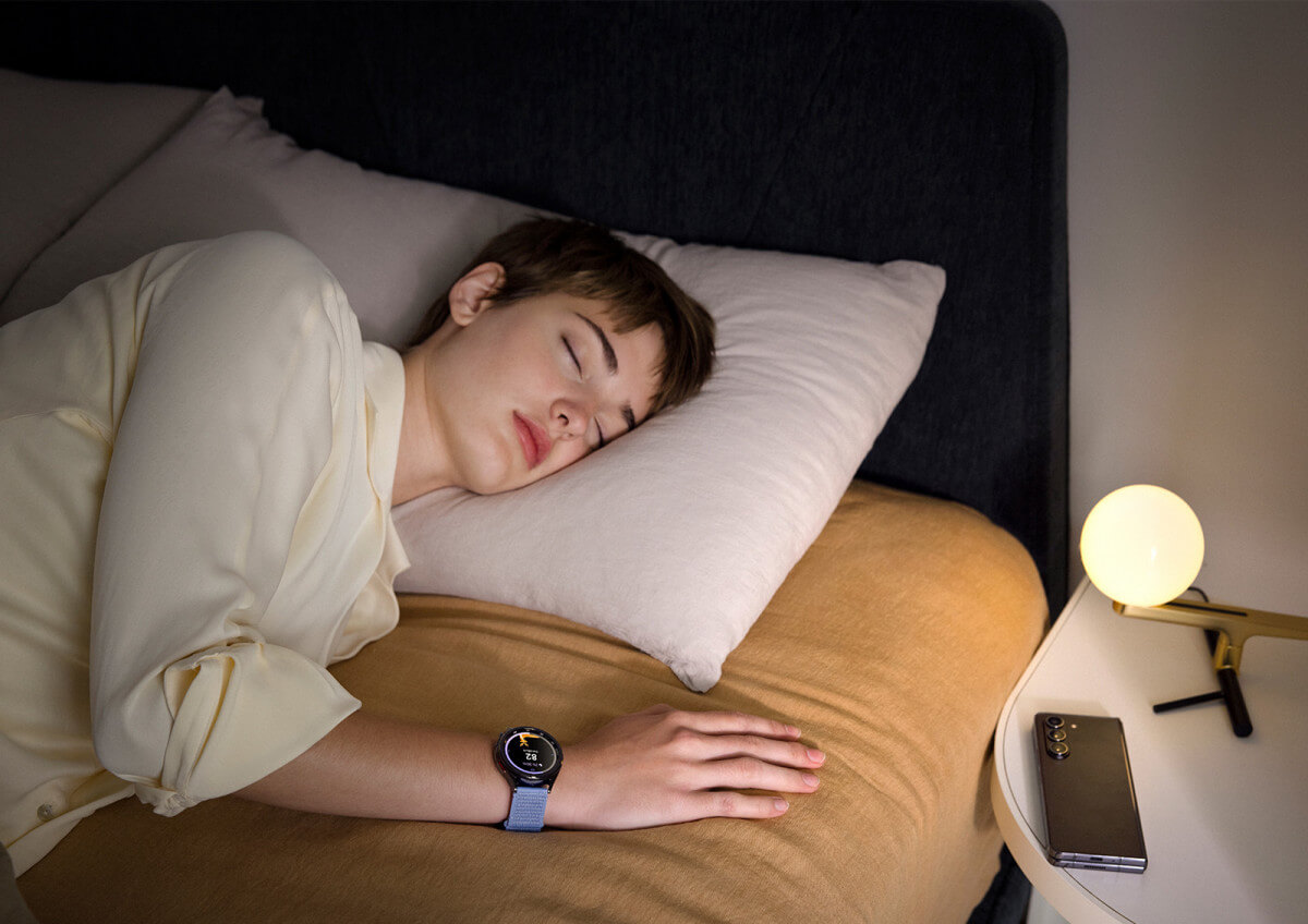 woman sleeps wearing SAMSUNG Galaxy Watch6