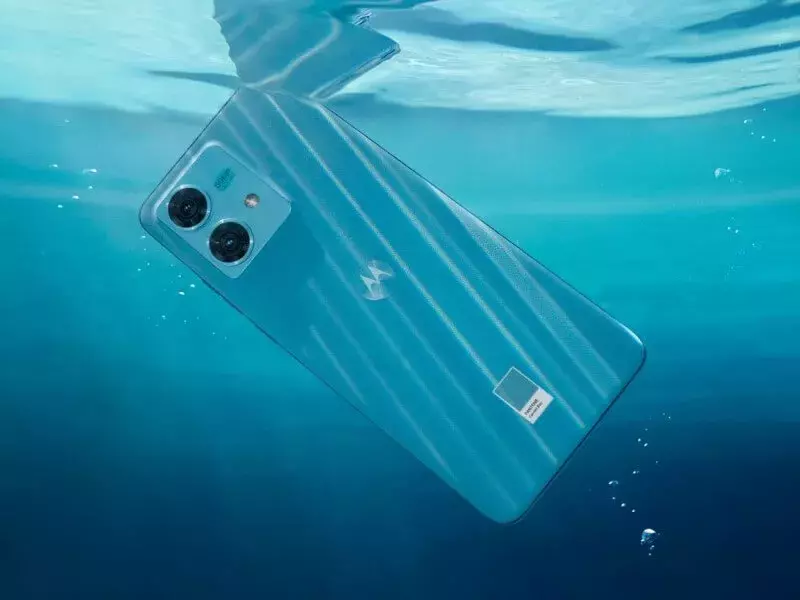 MOTOROLA Edge 40 Neo back view in cyan background