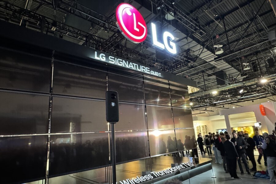 LG Signature OLED T TV