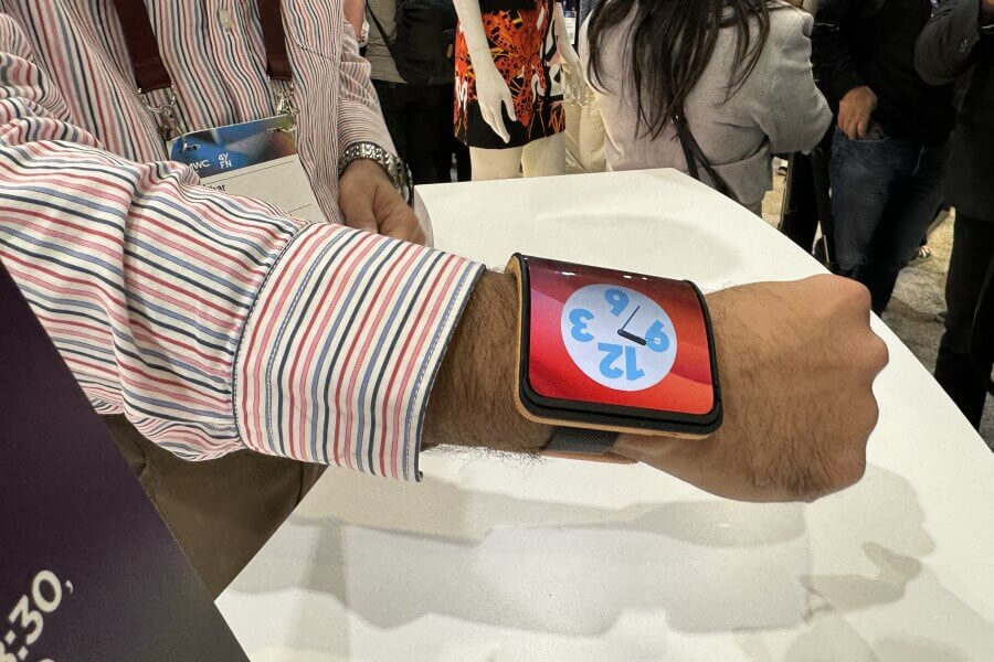 MOTOROLA Bendable Concept smartphone on wrist