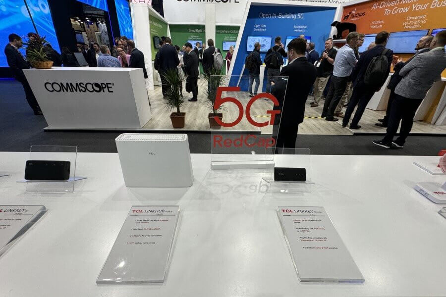 TCL 5G RedCap stand