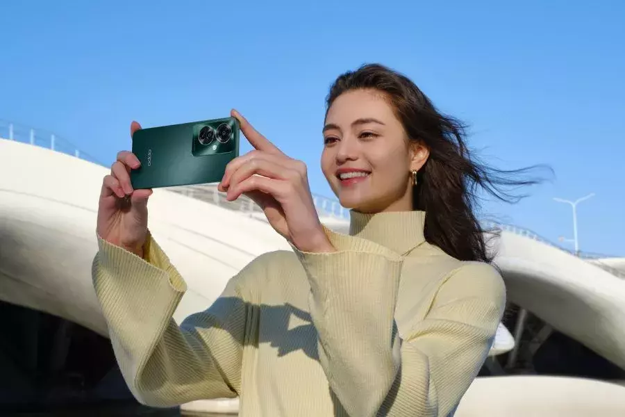 OPPO Reno11F 5G young woman takes photograph with OPPO Reno11F 5G