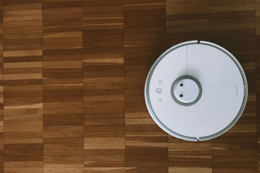 robot vacuum cleaner cleaning