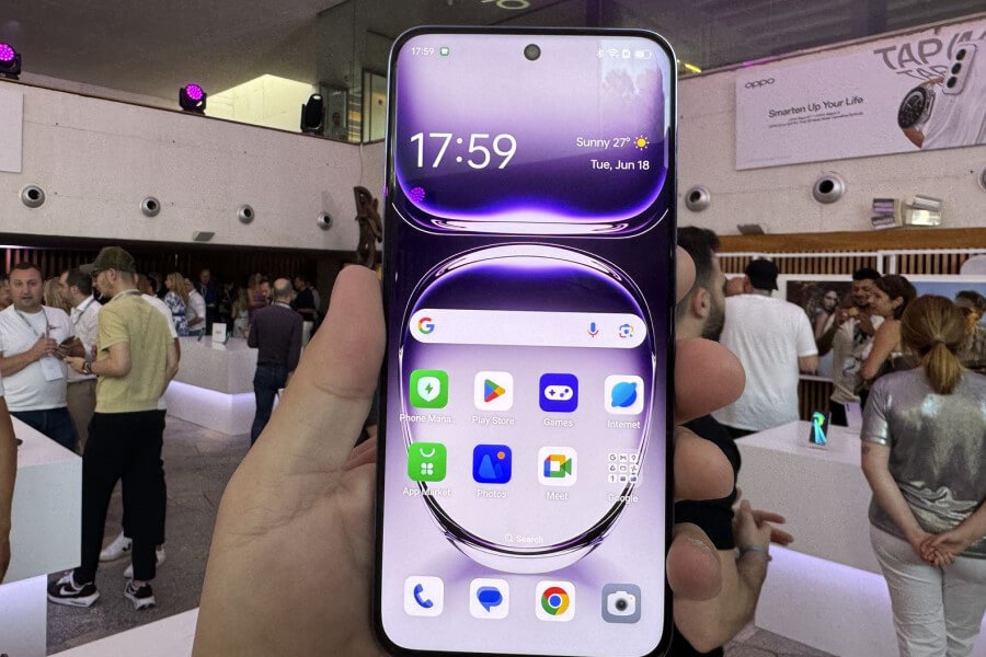 OPPO Reno12 Pro 5G front side