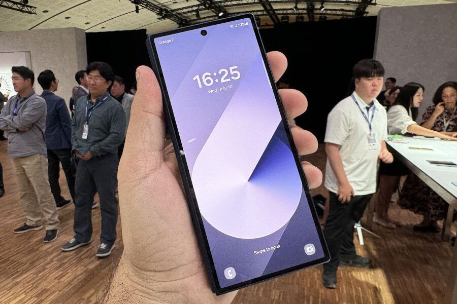 SAMSUNG Galaxy Z Fold6 closed