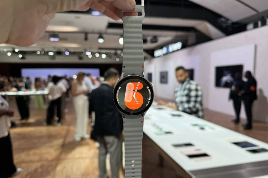 SAMSUNG Galaxy Watch7 front view