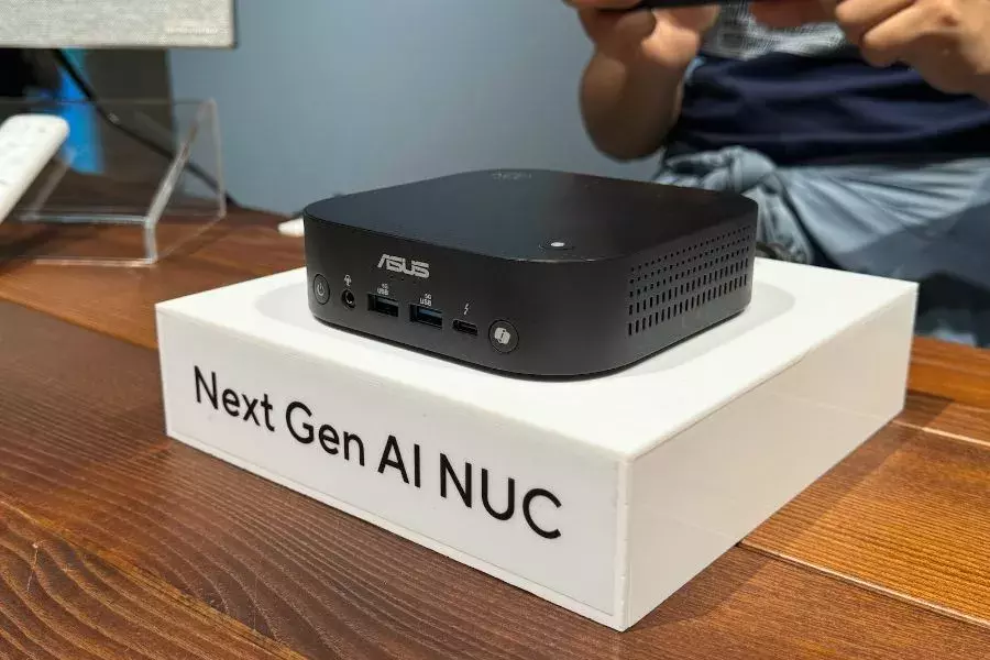 ASUS NUC 14 Pro AI ASUS NUC 14 Pro AI