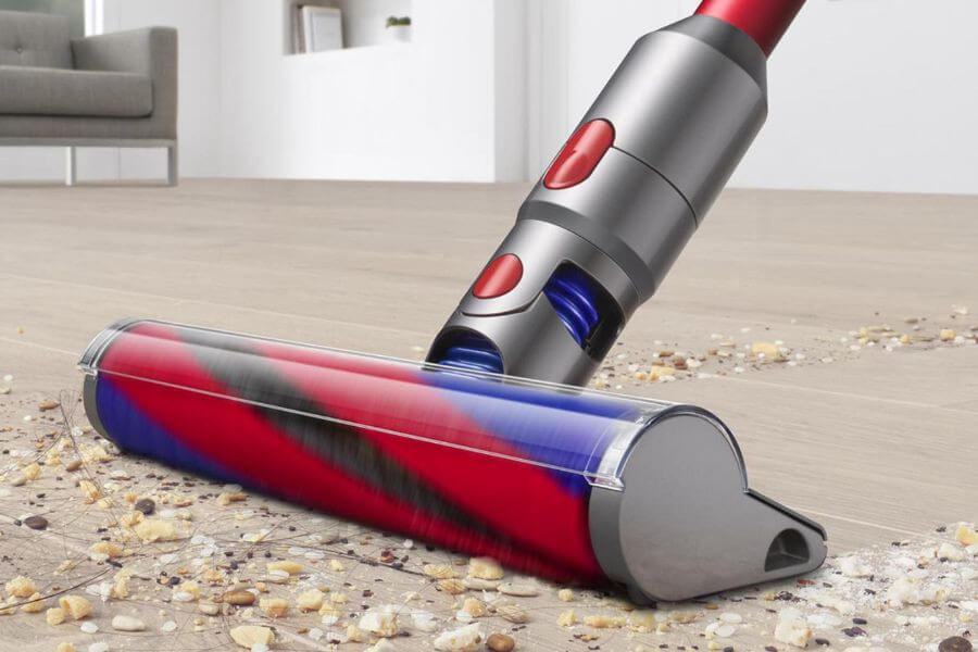 DYSON V8