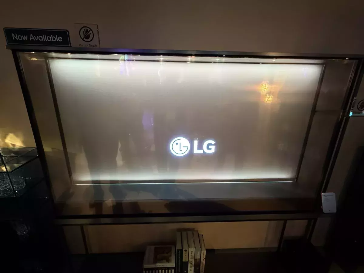 Η LG SIGNATURE OLED T είναι η πρώτη διάφανη και πλήρως ασύρματη 4K OLED τηλεόραση 77 ιντσών παγκοσμίως H LG SIGNATURE OLED T παρουσιάστηκε στη CES