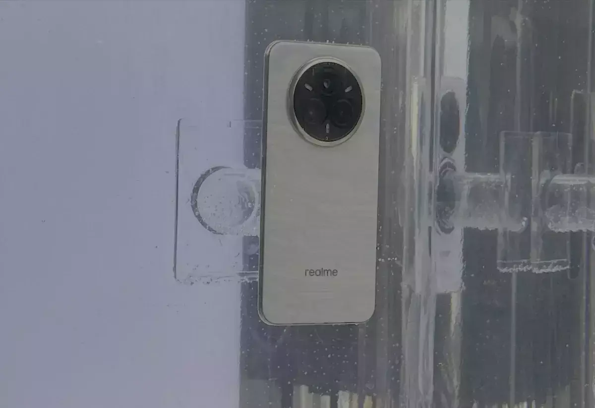 Με κύρια κάμερα SONY 50 MP και SuperZoom 120x, το REALME 14 Pro+ κάνει «θαύματα» στον τομέα της φωτογραφίας Το REALME 14 Pro+ αποτελεί τη νέα ναυαρχίδα της REALME