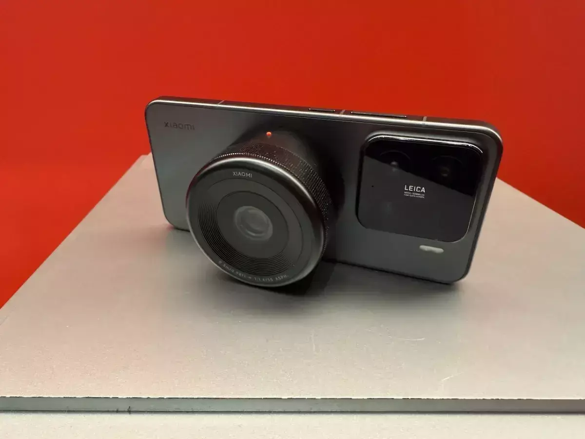 Ο αποσπώμενος φακός της XIAOMI που βρίσκεται ακόμα σε φάση κόνσεπτ, έχει ανάλυση 100 MP Η XIAOMI παρουσίασε αποσπώμενο φακό για τα smartphones της