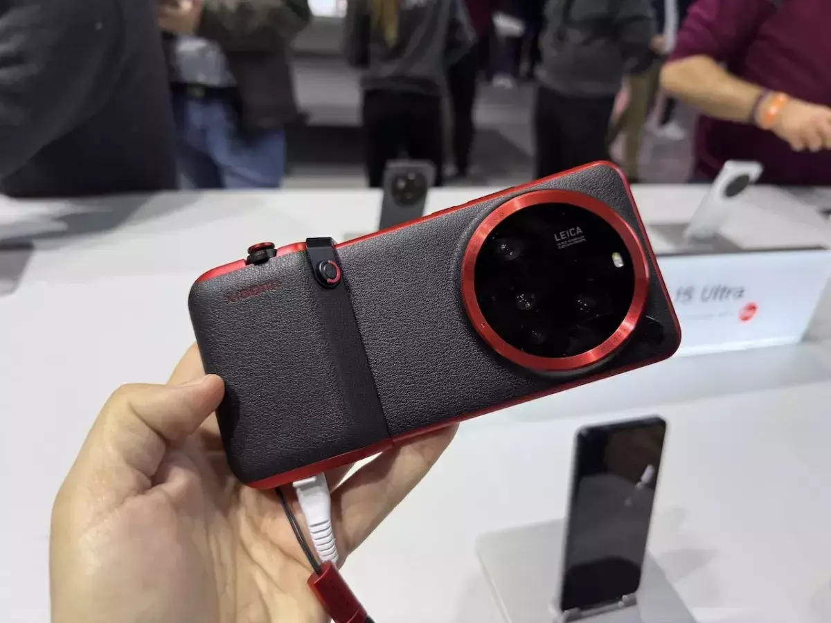 Το Photography Kit για το XIAOMI 15 Ultra είναι κάτι που θα λατρέψουν οι φίλοι της φωτογραφίας Ό,τι πρέπει για τους φίλους της φωτογραφίας, το Photography Kit για το XIAOMI 15 Ultra έρχεται με πλήθος δυνατοτήτων