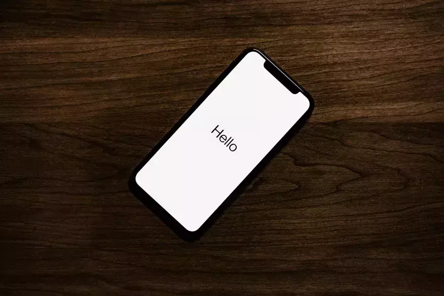 iPhone σαν καινούριο από τον ΓΕΡΜΑΝΟ και την COSMOTE και με εγγύηση καλής λειτουργίας