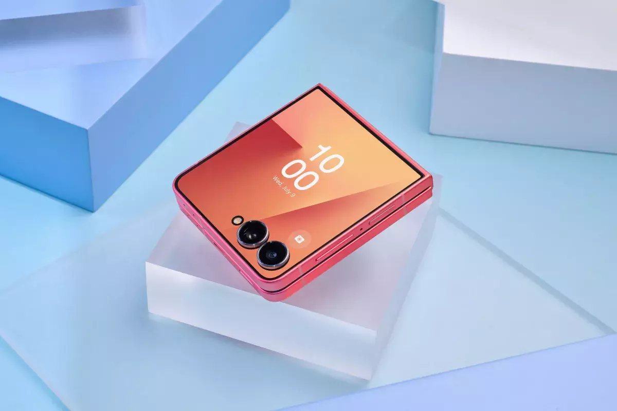 Με πάχος 6,5 χιλ. όταν είναι ανοιχτό, το Galaxy Z Flip7 είναι το λεπτότερο μοντέλο Flip