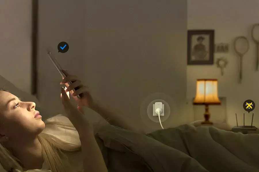 Το μεγαλύτερο πλεονέκτημα ενός smart home (και μίας smart κρεβατοκάμαρας φυσικά) είναι πως θα μπορείς να χειριστείς κάθε συσκευή χωρίς καν να σηκωθείς από το κρεβάτι Το βασικότερο όλων είναι να μπορείς να διαχειρίζεσαι τα πάντα μέσω smartphone