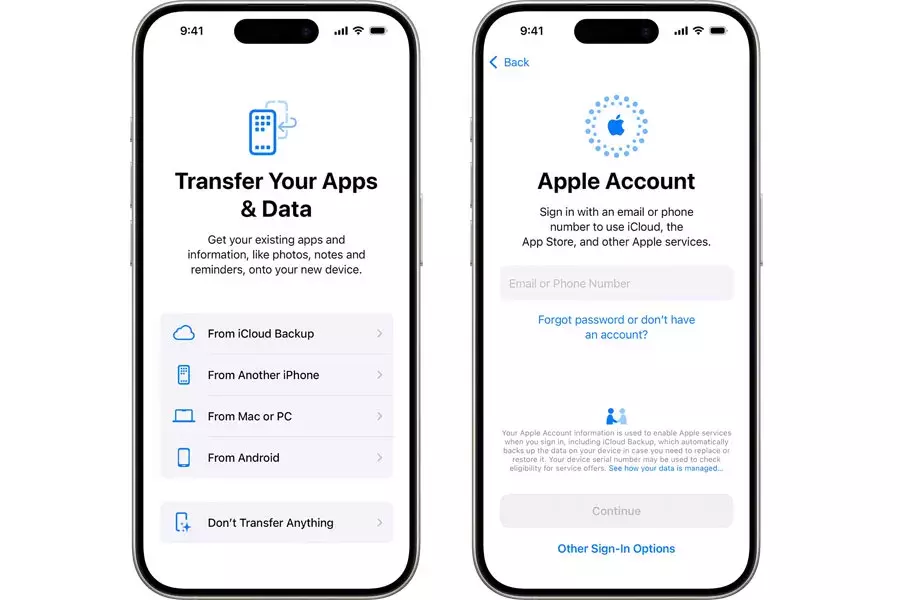 Αν επιλέξεις να χρησιμοποιήσεις το iCloud για τη μεταφορά του iPhone σου, στην οθόνη Transfer Your Apps & Data διάλεξε την πρώτη επιλογή (From iCloud Backup), συνδέσου και είσαι έτοιμος! Η μεταφορά του παλιού σου iPhone στο νέο μέσω iCloud δεν θα μπορούσε να ήταν ευκολότερη