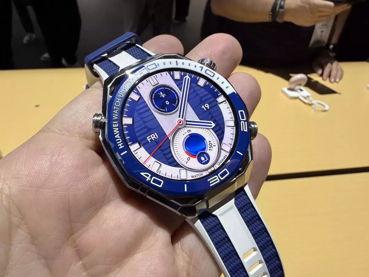 Το κορυφαίο Watch Ultimate 2 της ΗUAWEI επιτρέπει την επικοινωνία ακόμα και στα 150 μέτρα βάθος Για φίλους της περιπέτειας, το HUAWEI Watch Ultimate 2 είναι ένα από τα κορυφαία sportwatch