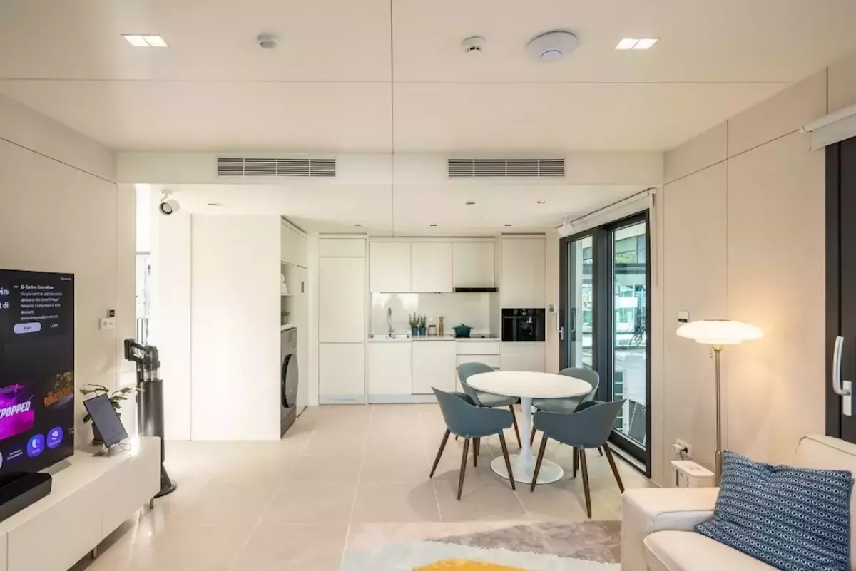 Το Smart Modular Home αποτελεί έναν χώρο που σχεδιάστηκε εξ αρχής με βάση το smart living - κάτι που αποτυπώνεται σε όλο το φάσμα λειτουργιών του Η SAMSUNG σχεδίασε εξ αρχής το Smart Modular Home με βάση το smart living