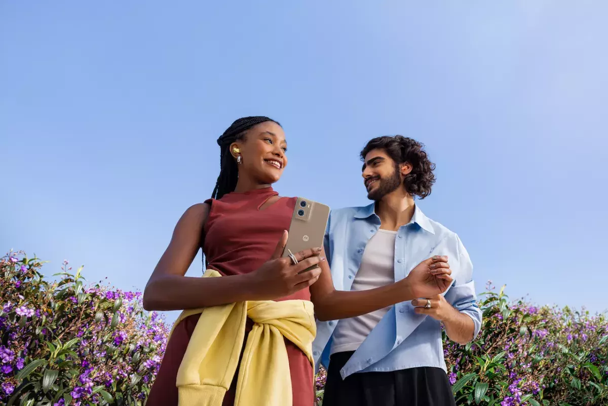 Με προστασία από νερό και σκόνη βάσει IP64 και CORNING Gorilla Glass 3 , το moto g06 power θα σε ακολουθήσει παντού Το moto g06 power διαθέτει βαθμολογία IP64 για προστασία από σκόνη και νερό