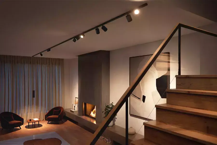 Επένδυσε σε έξυπνα φωτιστικά όπως τα PHILIPS Hue Perifo ώστε να τα ελέγχεις απομακρυσμένα