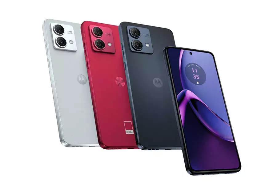 Το MOTOROLA moto g84 5G σε διάφορα χρώματα
