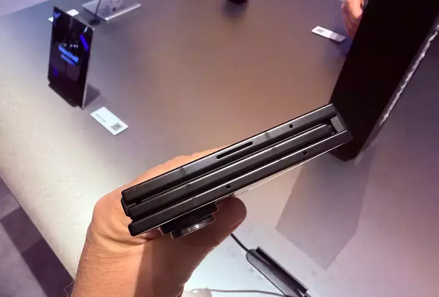 Το προφίλ του Galaxy Z TriFold