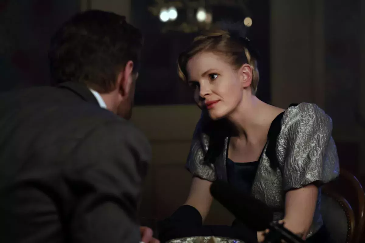 Καρέ από το Miss Scarlet & The Duke