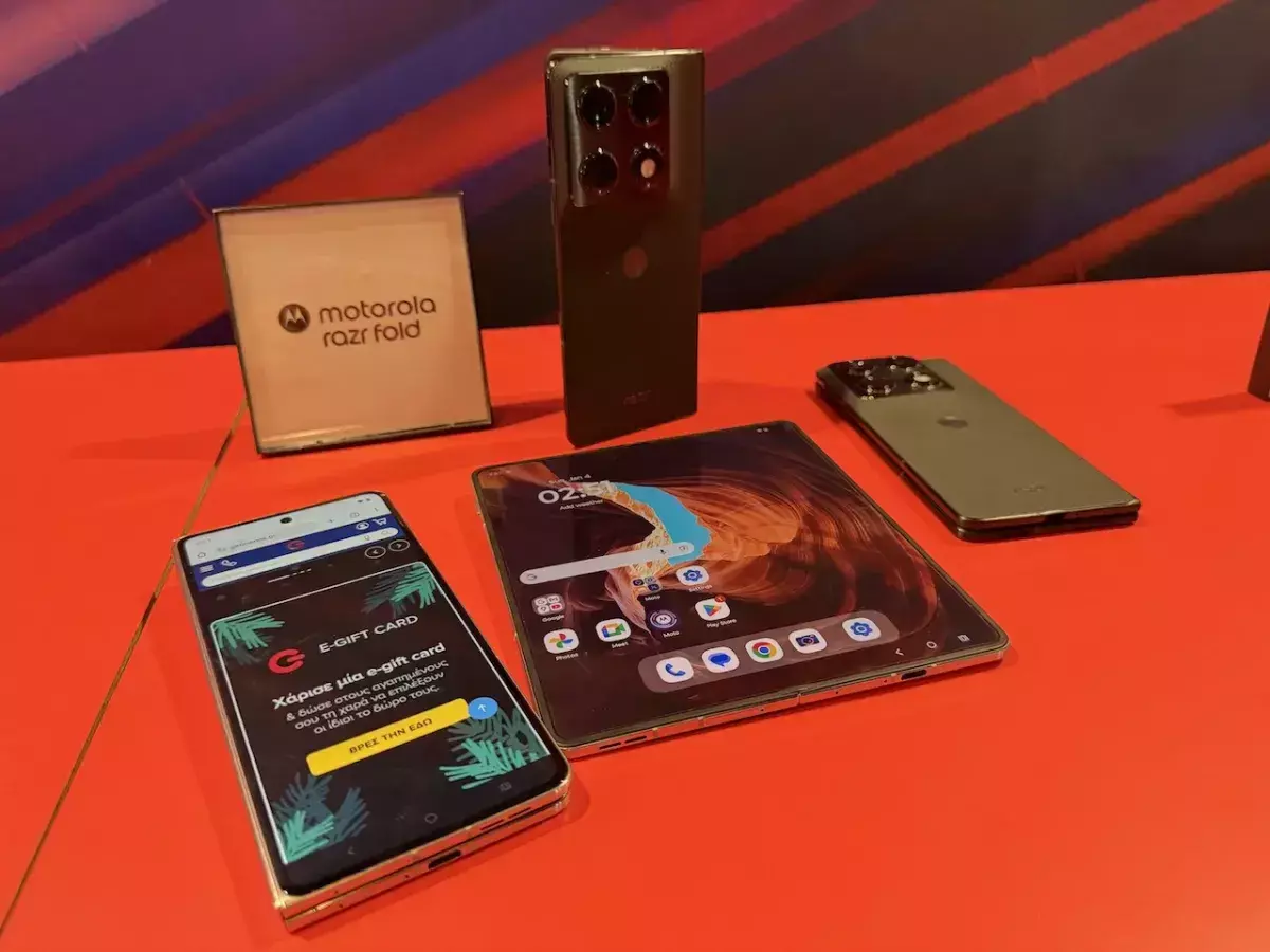 Ορισμένα από τα smartphones που έφερε στο Λας Βέγκας η MOTOROLA
